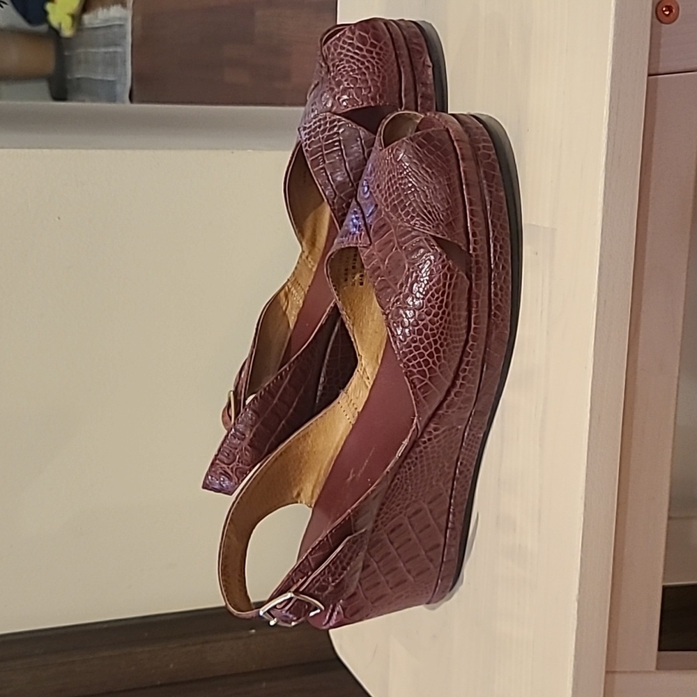 Re-Mix Taos burgundy croc peep toe sling back wedges 1940s 1950s - 9